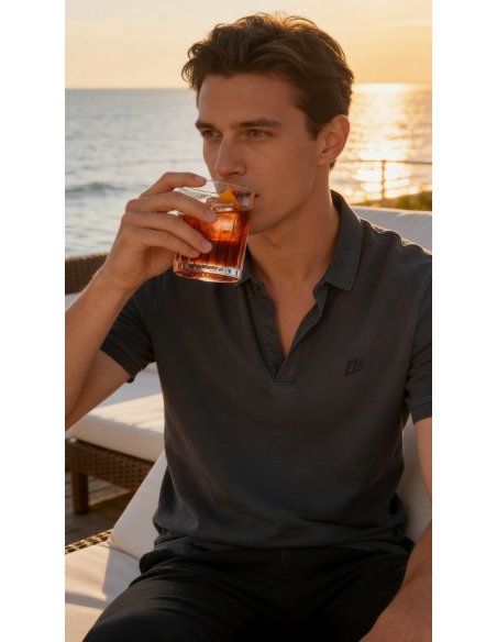 Polo uomo con logo ricamo lato cuore e frase sul braccio